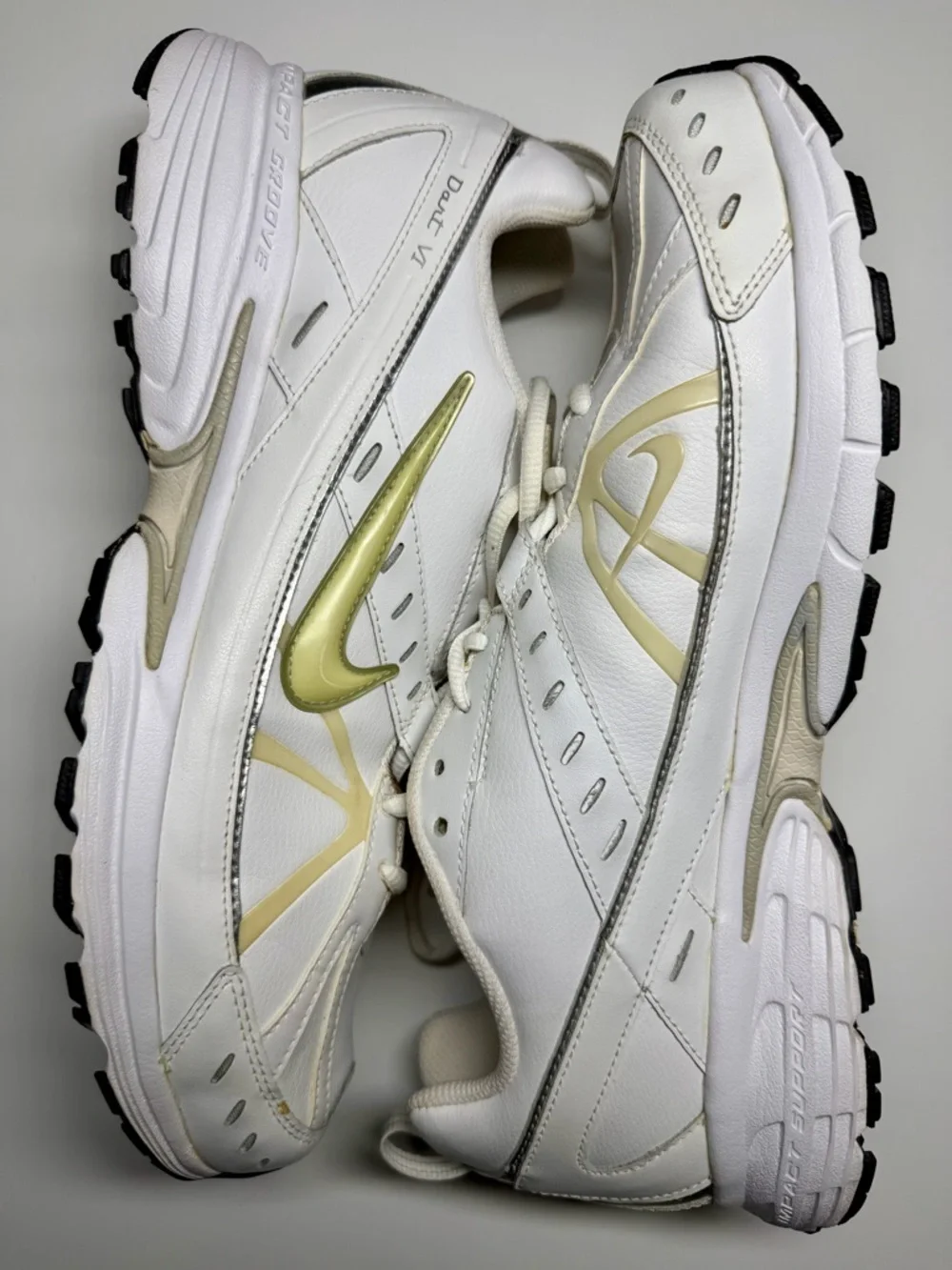 Nike Dart VI White Running Shoes – Men’s‎ Size 13